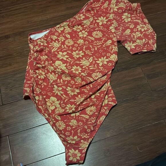 NEW Free People Bodysuit.- Floral Orange One Shoulder Body Suit - Size Small - Picture 1 of 3